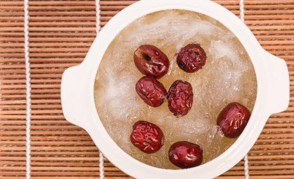 什么時(shí)候吃燕窩發(fā)揮的作用較好？在吃燕窩時(shí)需要注意哪些問題？